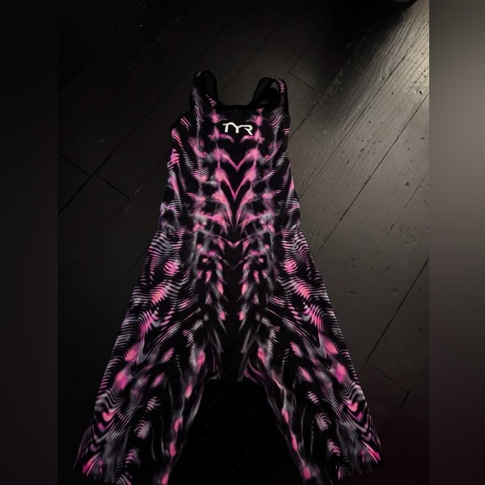 TYR Venzo, size 26, pink & black